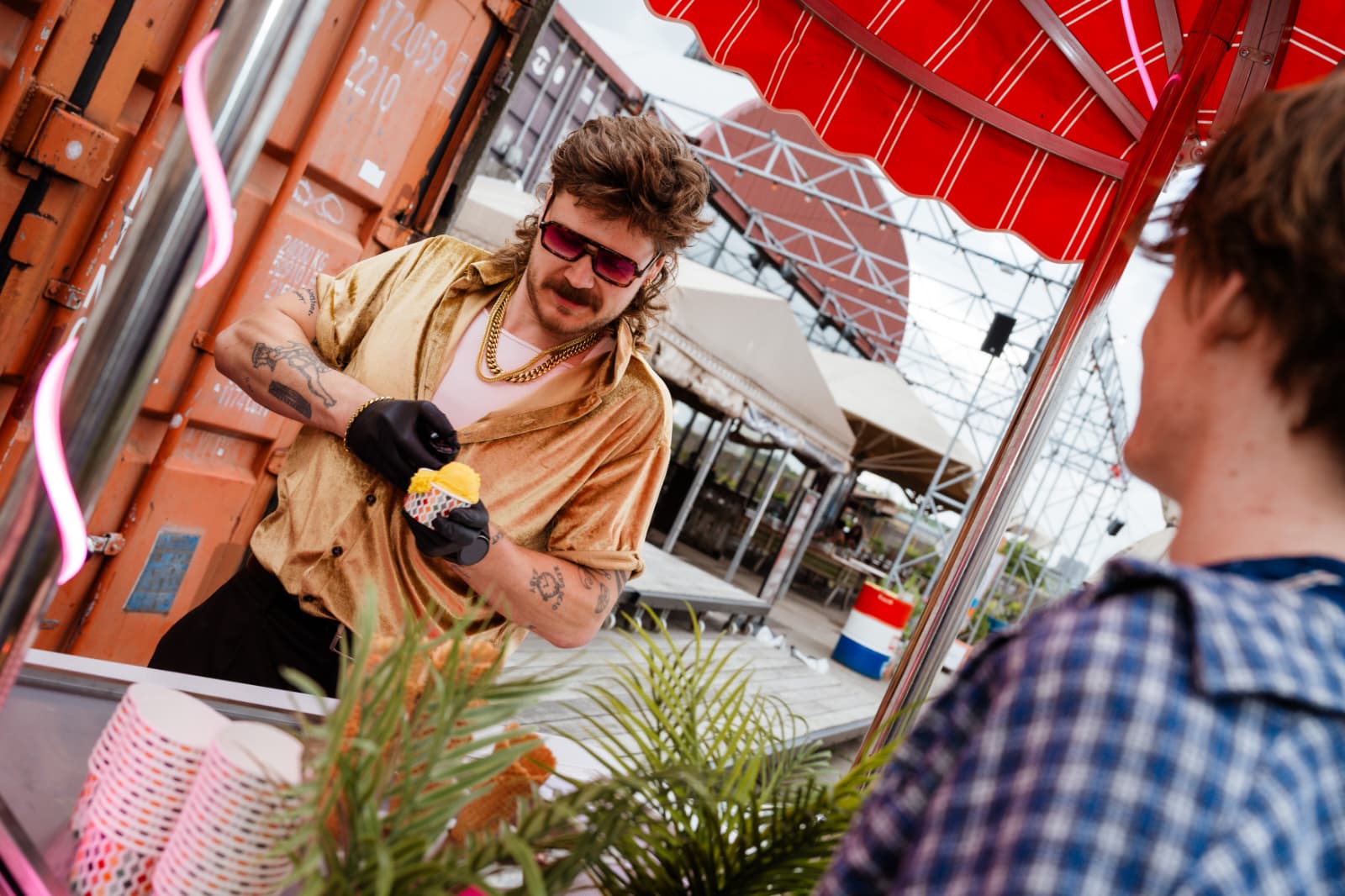 De ijscoman van Arthur's Mullet in actie